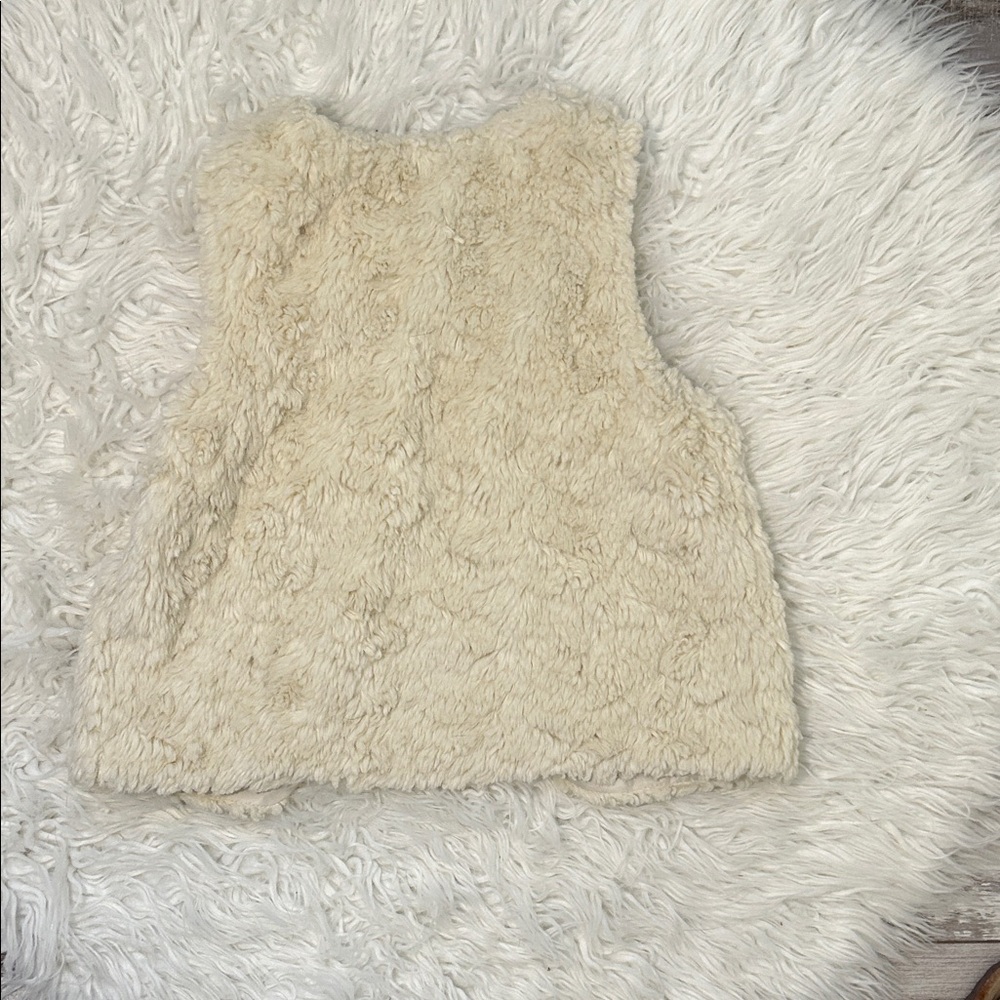 H&M Off-White Faux Fur Vest - Picture 5 of 5